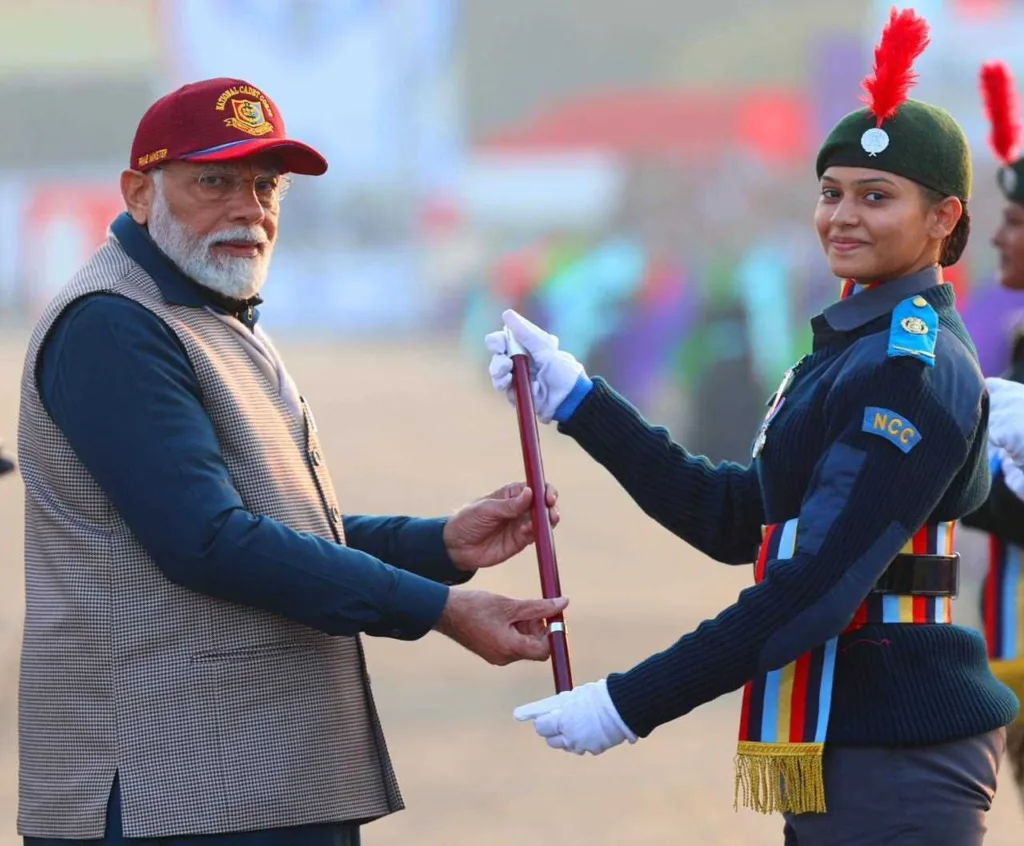 Pune : Girl Cadet from 3 Mah Air Sqn NCC awarded Baton by PM Narendra Modi 
