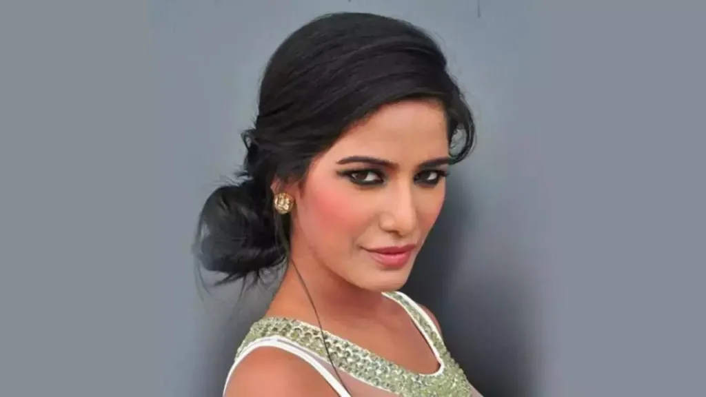 Poonam Pandey Passes Away; Manager Confirms She Died On Thursday Night