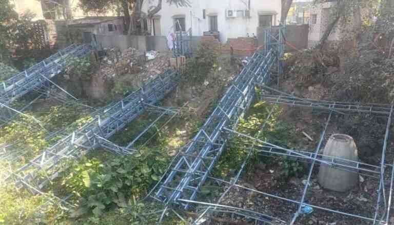 Pune : Unauthorized hoarding at Tilak Chowk razed by PMC