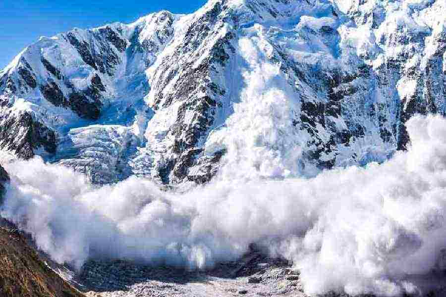 Avalanche strikes at Sonamarg on Srinagar-Leh Highway