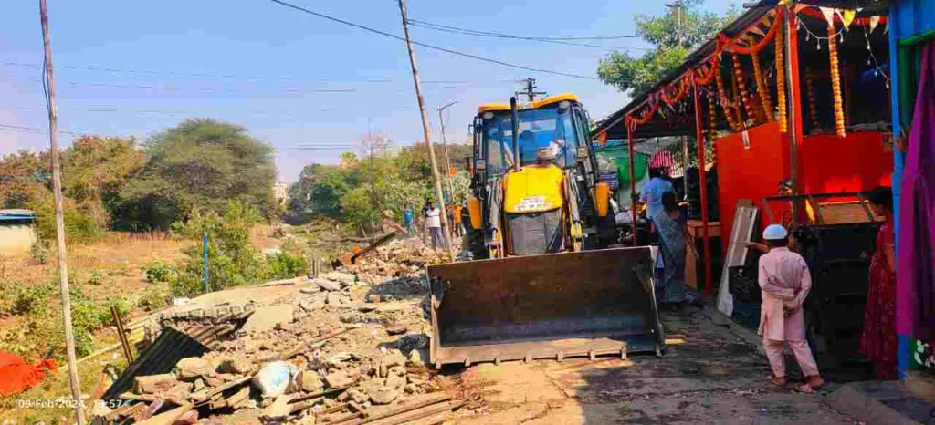 Pune : PMC takes action on encroachments in Hadapsar; razes 6 sheds