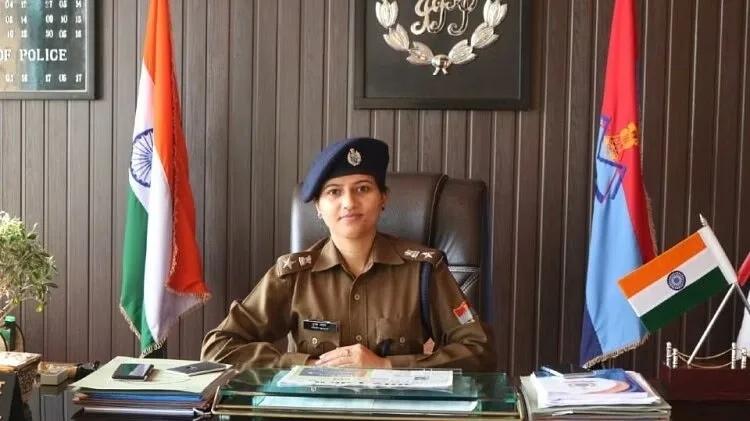 Tripti Bhatt's Inspiring Journey from Rejecting Corporate Offers to Becoming an IPS Officer