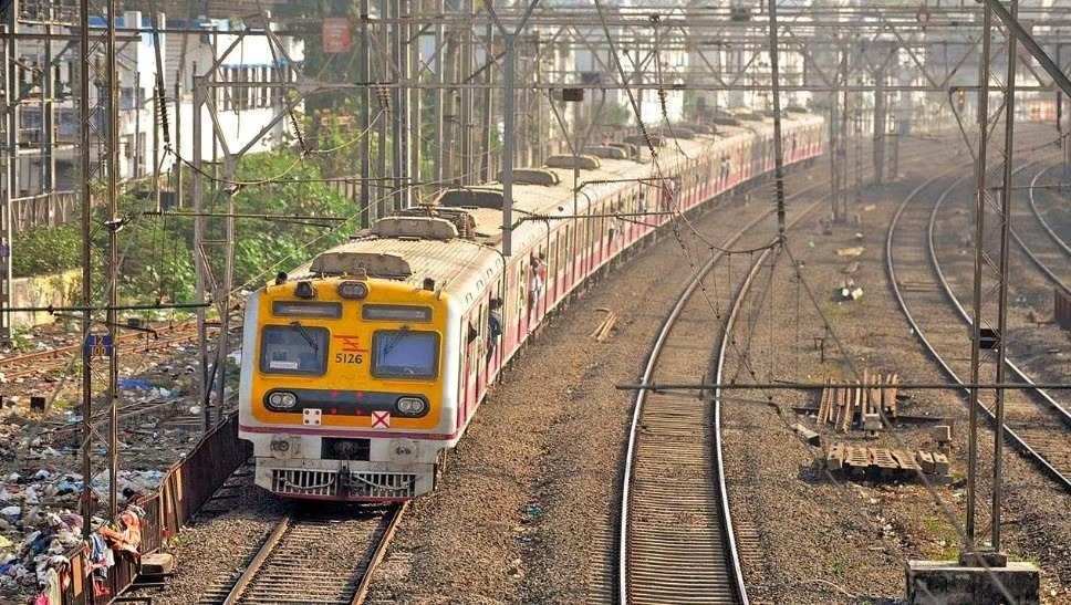 Mumbai News : 147 trains cancelled as motormen have gone to attend their colleague's funeral