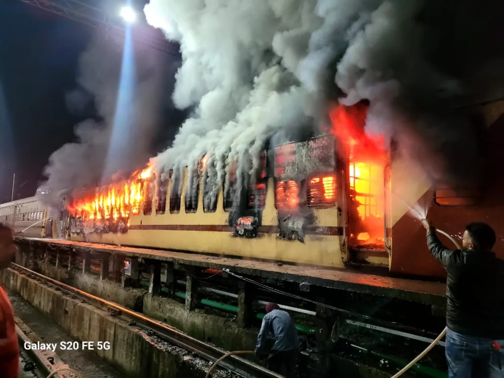 Pune : Fire breaks out at Pune railway junction yard coach, no injuries reported