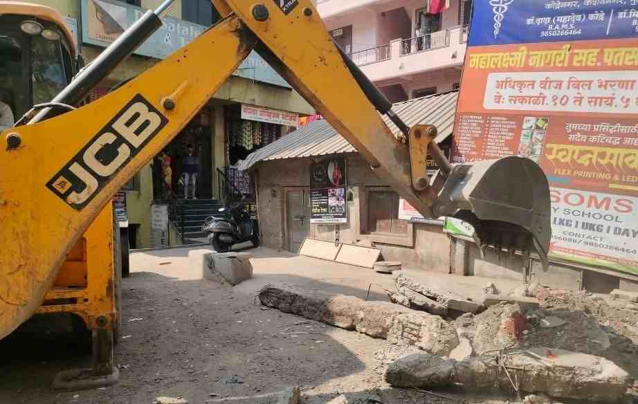 Two big concrete pillars removed on Keshav nagar - Manjari road to eliminate traffic bottlenecks