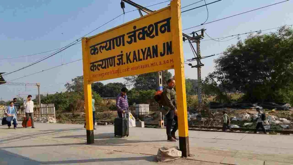 Shocking !!! 54 detonators found on Kalyan railway station in Maharashtra