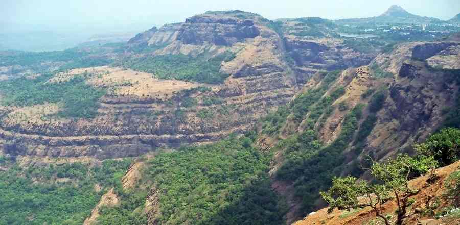 Tragedy strikes at Lion's Point as young tourist dies by falling into valley in Lonavala
