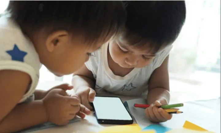 Young Child Speaks Japanese and Chinese from Mobile Reel Watching, Raises Concerns