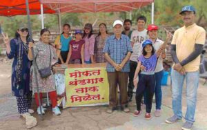 Pune : Residents of Amit Colori society distribute free Buttermilk amid rising temperature