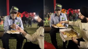 Man shares Pizza with 'Elderly Cleaner' at event, internet applauds