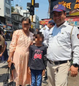 Pune News : Belbag Chowk Traffic Officer's Compassion Shines, Reunites Lost Girl with Her Mother