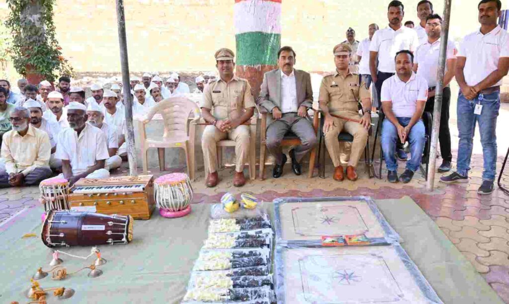 Satara jail becomes first in India where inmates received E-shram and Ayushman Bharat Card