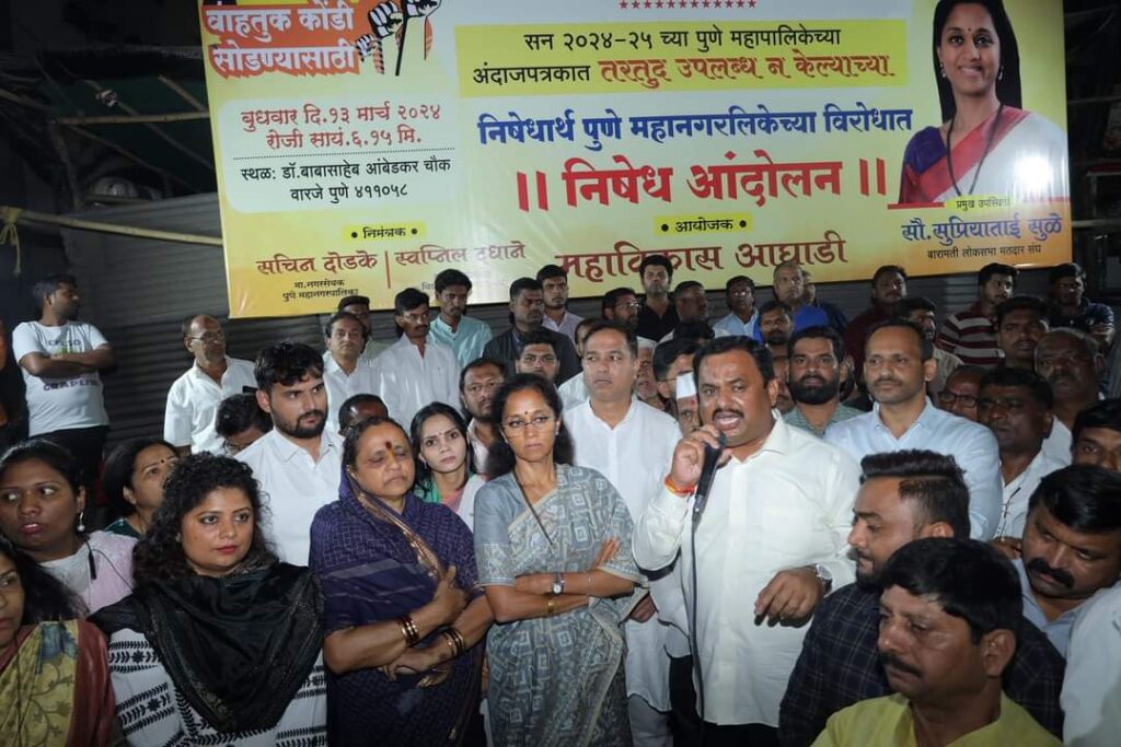 Pune : Warje commuters demand flyover to resolve traffic issues, hold protestÂ