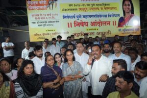 Pune : Warje commuters demand flyover to resolve traffic issues, hold protest 