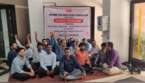Pune : Income tax department employees go on a strike