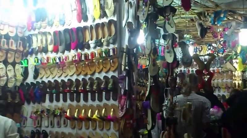 Thriving chor bazaar for footwear in Kurla: A complex market of limitations and stolen goods
