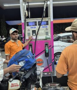 Mumbai resident exposes fraudulent practices at petrol pump on social media