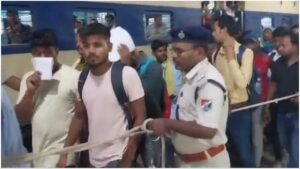 Viral Video: 21 Passengers Arrested for Travelling Without Tickets on Bhagalpur Express