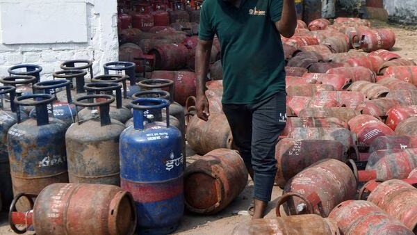 LPG Prices Slashed: Reduction in Rates for 19-kg Commercial and 5-kg FTL Cylinders; Check New Prices
