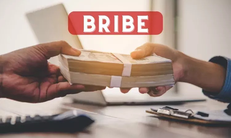 Pune : Economics professor caught in accepting bribe over PhD thesis approval