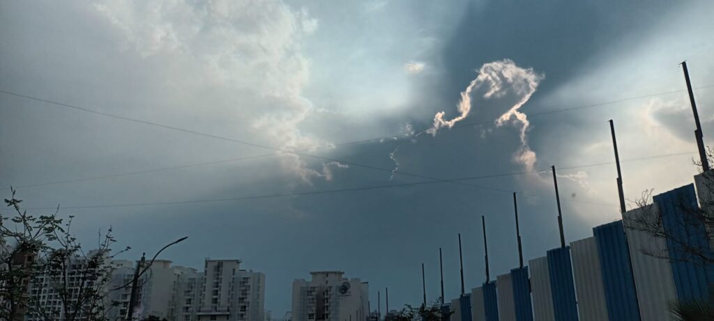 Weather Update : Thunderstorm With Light To Moderate Rainfall Expected In Pune, Nashik and Satara Districts In Next 3 to 4 hours 