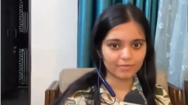Noida Girl Wardah Khan, Who Left Corporate Job, Secures Spot in UPSC Top 20