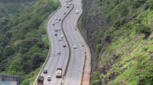 Traffic Block on Pune Mumbai Yashwantrao Chavan Expressway For Gantry Installation. Check details here.