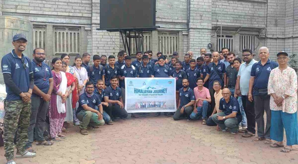 22 visually impaired youths from Pune set off on a trip to Himalayas