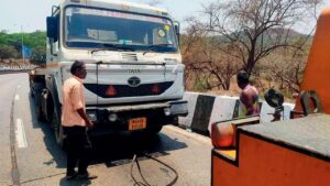 Heated up Mumbai-Pune Expressway Causes Travel Disruptions