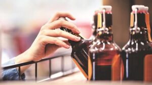 Liquor shops in Pune face unruly behaviour from minors