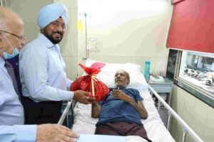 Lt Gen JS Sidana visits Vishranti Palliative Care Centre in Pune 