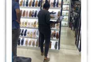 Woman in Bengaluru goes shopping amid team meeting