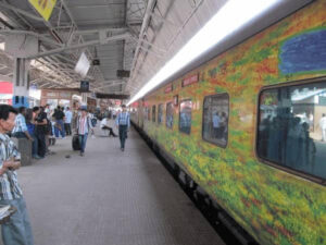 Duronto Express Arrival in Pune Marred by 18-Hour Delay Amid Railway Chaos