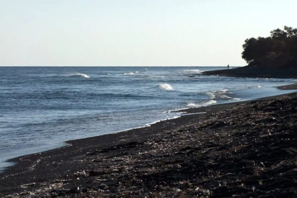 Haunting Tales and Black Sands: The Mystique of Dumas Beach