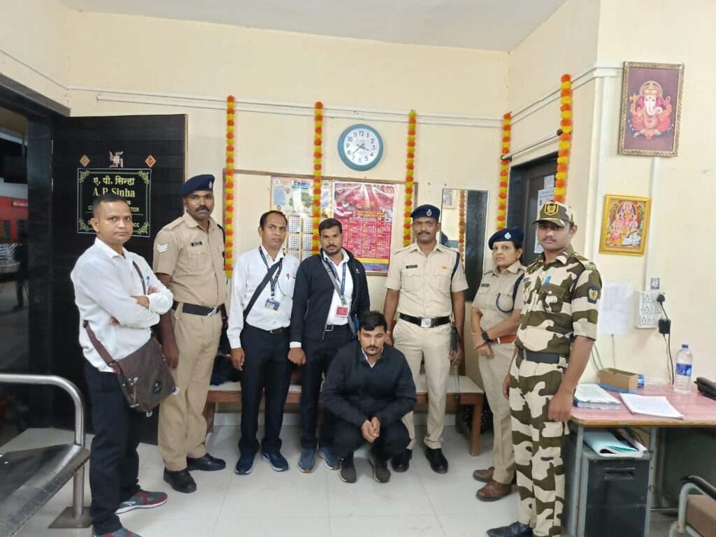 Senior Railway Officer Nitin Gade Catches Fake Ticket Checker on Danapur-Pune Express