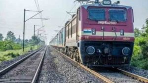 Passenger on Mumbai mail takes stand against ticketless travellers; praised as hero