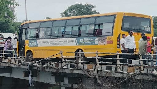 Pune News: Major accident averted as driver loses control of school bus; 70 students rescued
