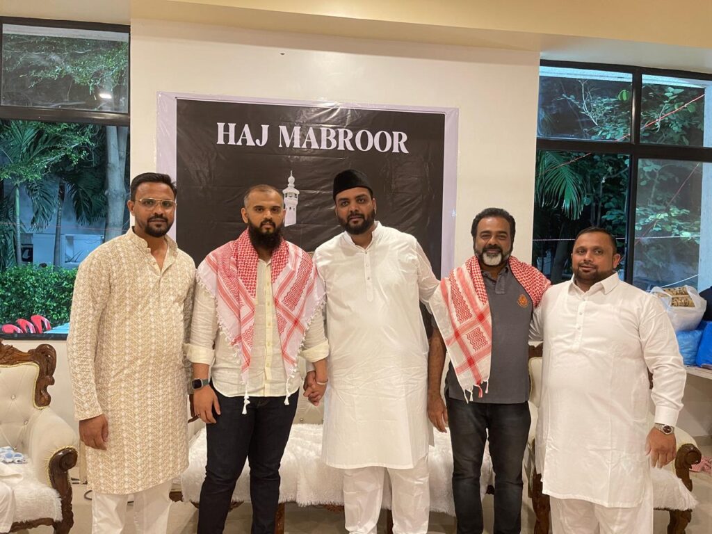 Pune: Haj Pilgrims Return to India, Warm Welcome in Mohammadwadi