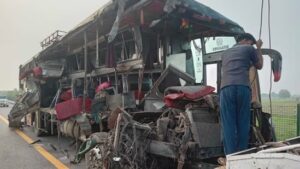 Tragic Accident on Agra-Lucknow Expressway: 18 Dead, 19 Injured as Bus Collides with Milk Tanker in Unnao