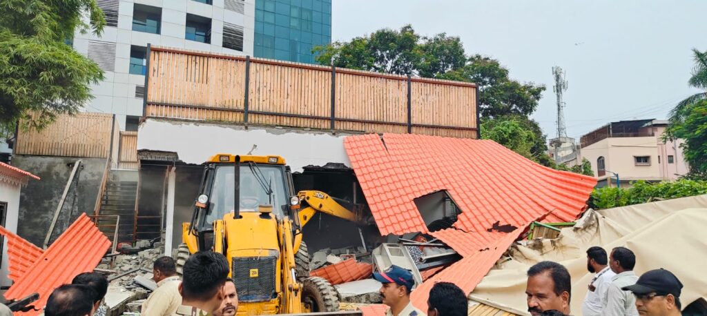 Pune: Demolition Drive Targets Unauthorized Hotels and Shops In Wanowrie 