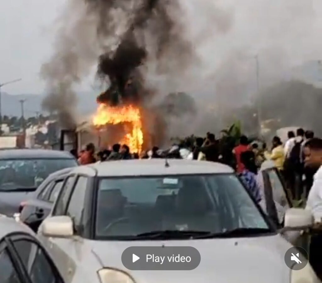 Accident on Pune-Bengaluru Highway: One Dead, 35 Passengers Saved