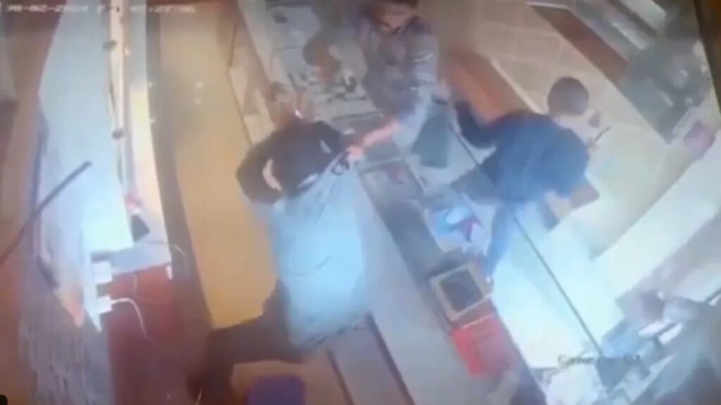 Fake Gold, Real Drama: Hinjewadi Jewellery Store Hit in Daylight Heist