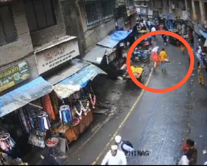 Dog Falls From Fifth Floor Causing Fatal Accident Of Three Year Old Child 