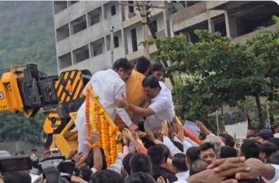 Pune: Jayant Patil, Amol Kolhe Safe After Crane Malfunction During Shivswarajya Yatra Inauguration