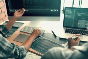 23-Year-Old IT Engineer Earning ₹1 Lakh Monthly Seeks Advice on Staying in India or Moving Abroad