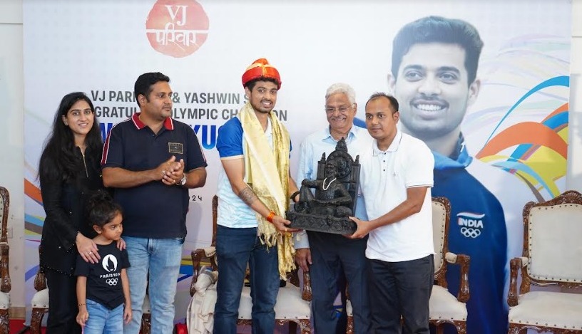 Pune: Olympic Bronze Medalist Swapnil Kusale Honored By VJ Yashwin Society On Sus RoadÂ