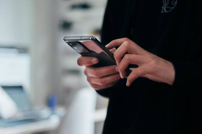Don't Disclose Your Phone Number at Malls or Restaurants, Pune Official Advises
