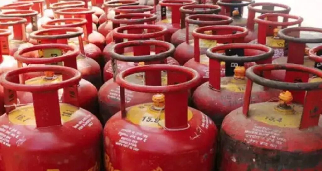 Pune Deploys Special Teams To Crack Down On LPG Black Marketing Amid Supply Disruptions 