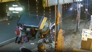 Brave schoolgirl rescues mother trapped under overturned auto-rickshaw in Karnataka