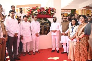 Eknath Shinde calls for quick solutions to Pune's traffic problems while pushing for Purandar Airport growth
